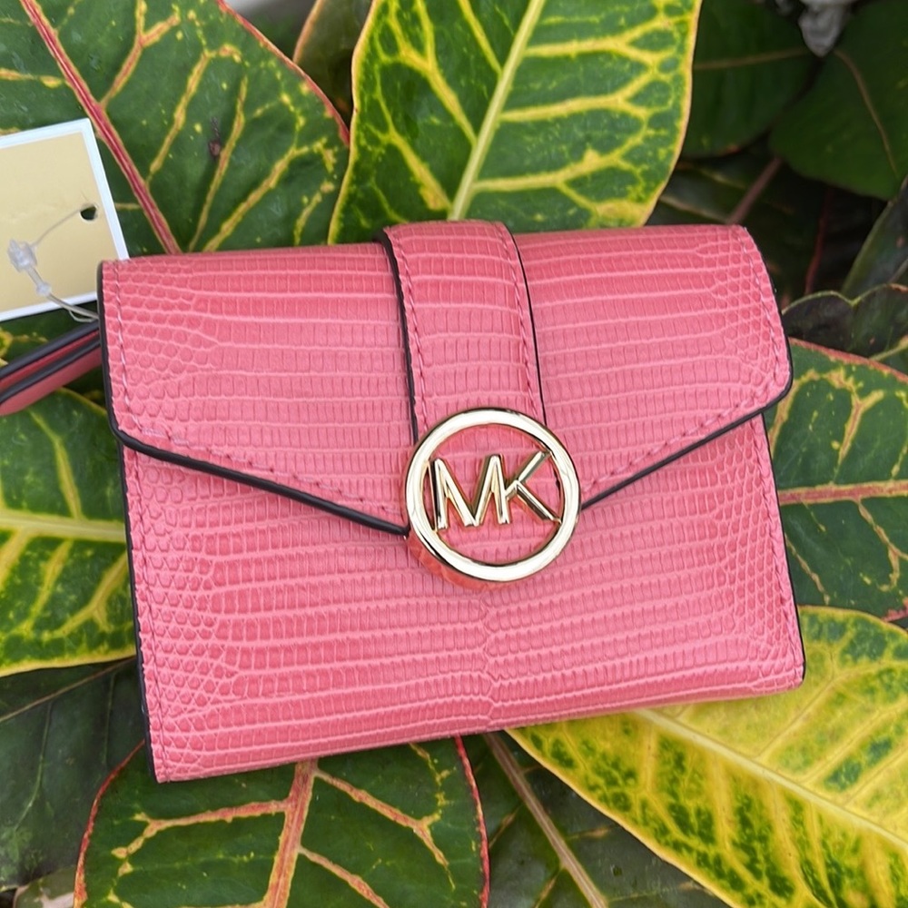 MICHAEL KORS CARMEN MEDIUM FLAP LOGO BIFOLD WALLET GRAPEFRUIT